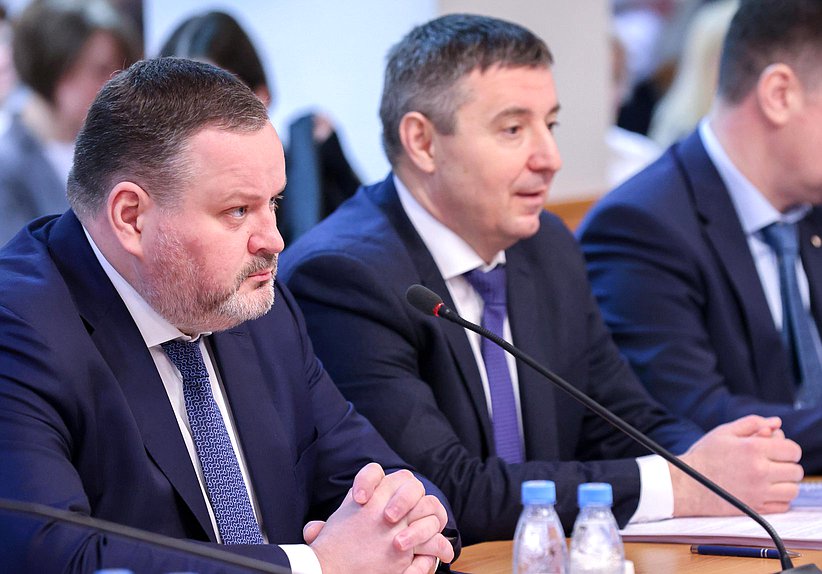 В России назначено единое пособие на 11 млн детей, сообщил министр труда и социальной защиты России Антон Котяков